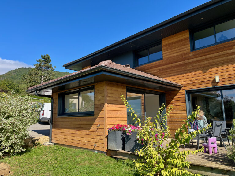 Extension d'une maison individuelle Ossature bois Copponex Cuisine MXP Architecture Annecy Haute-Savoie Genevois Extension d'une maison individuelle Ossature bois Copponex Archi Rénovation Extension Surélévation Transformation ERP Intérieur Maison Neuve Construction Neuve Copropriétés Villas